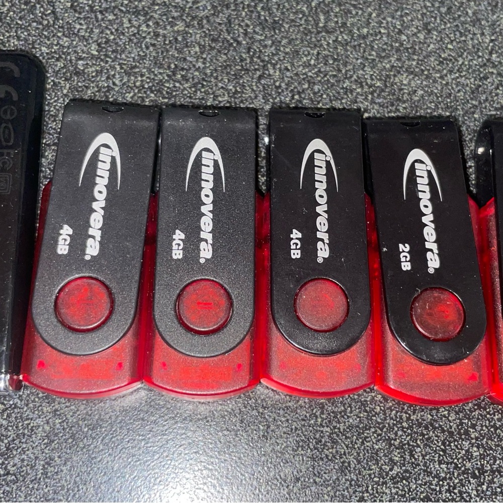 Black and Red USB Flash Drives with Swivel Design